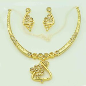 Vente en gros de mode 14K 18K 24K Micro colliers remplis d'or, ensemble de bijoux AD de conception traditionnelle, pierre AD formant des colliers courts. - Product Image 2