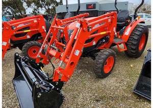 Mini Tractor Kioti CK2620 USADO de 70HP con Tracción en las 4 Ruedas y Transmisión por Engranajes, con Motor, Caja de Cambios y Bomba, en Venta - Product Image 5