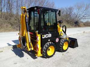 รถตักล้อยางขนาดเล็ก JCB 1CX ขับเคลื่อน 4 ล้อ พร้อมบุ้งกี๋ด้านหน้าและหัวขุดด้านหลัง สำหรับงานก่อสร้างและฟาร์ม - Product Image 1