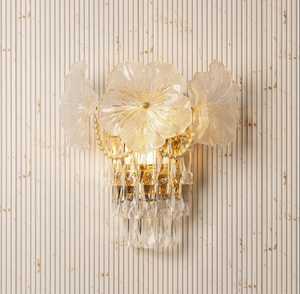 Lampe murale d'accent floral artisanale |   Objet de décoration rayonnant pour les maisons modernes |   Applique murale décorative à l'éclat floral - Product Image 1