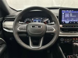 SUV 2024 Black J - Compass Limited 4WD de 200 HP, 2L I4 Automático, Usado en Excelentes Condiciones y a un Precio Accesible - Product Image 2