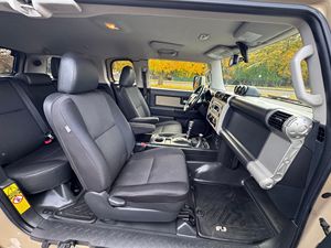 Toyota FJ Cruiser 2014 en Excelente Estado - Product Image 2