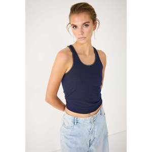 Blusa Casual de Cuello Redondo y Manga Corta, Corte Regular, 65% Algodón, con Logotipo en la Parte Delantera - Product Image 3