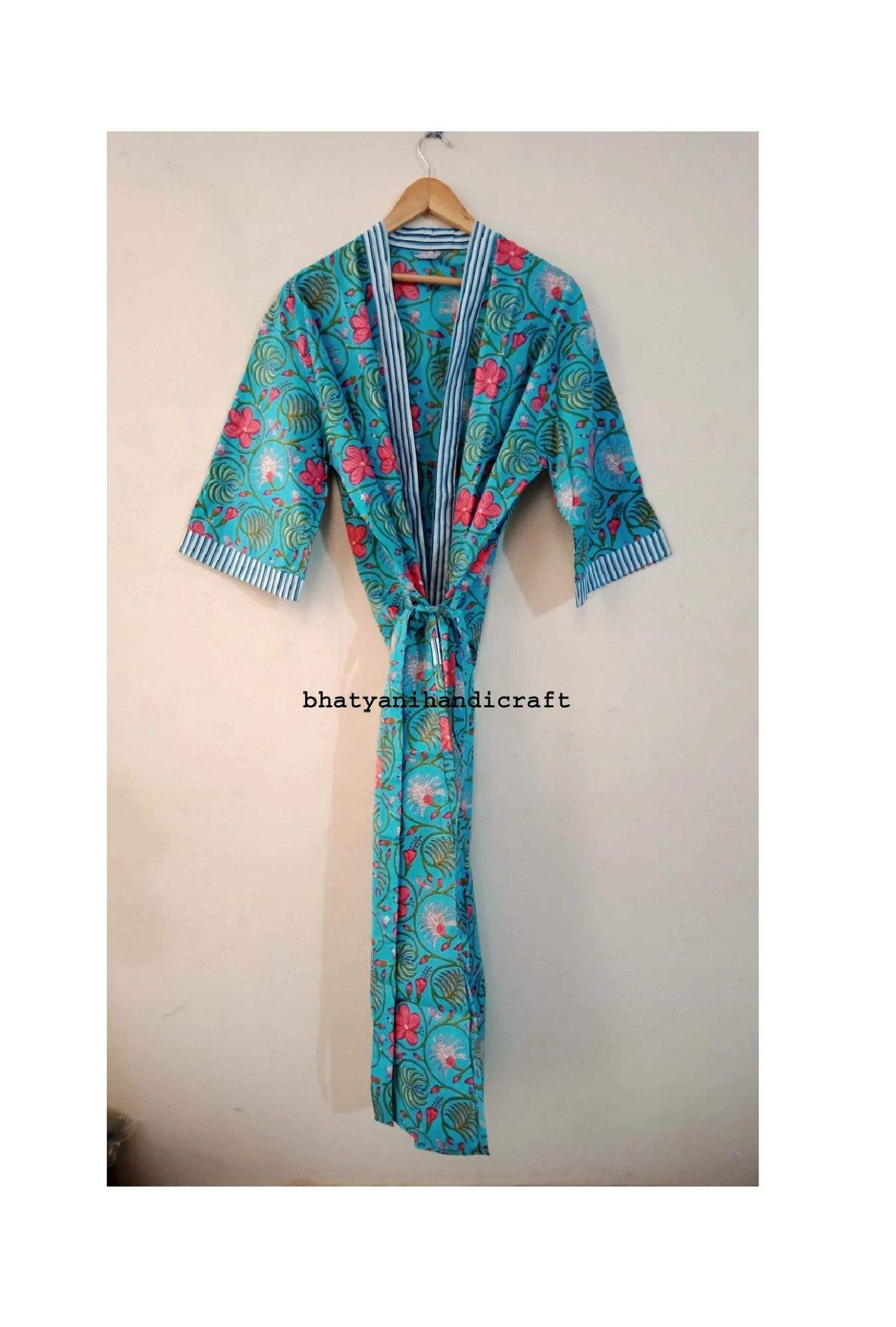 มีสีเขียวขุ่น