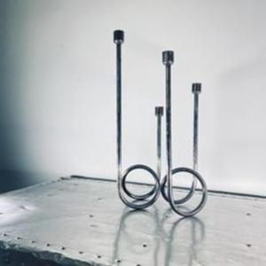 Bougeoir en acier inoxydable unique de qualité supérieure embellissements complexes style d'événement haut de gamme pour un look contemporain pour Pâques - Product Image 1