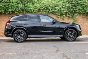 Mercedes GLC 300 SUV 4.1-6L Turbo Automatique Sièges en Cuir Propulsion Arrière Neuf/Occasion 2024 - Product Image 2