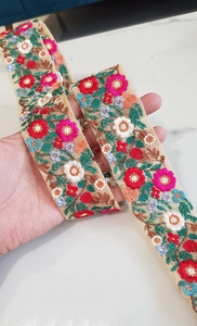 Rubans et lacets 100% coton brodés à la machine sur mesure dans des motifs floraux multicolores de 2 pouces de largeur pour robes de mariée - Product Image 6