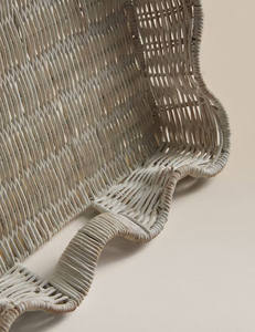 Grand plateau de service en rotin blanc à bords festonnés avec poignées, plateau ottoman en osier tissé à la main de luxe pour la décoration de la maison - Product Image 3