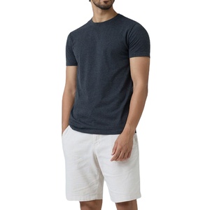 Camiseta cómoda para hombre de poliéster/algodón, con logo personalizado, cuello redondo, color sólido, lisa, transpirable, de corte regular. - Product Image 1