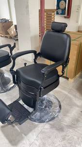 Fauteuil de Barbier Hydraulique Noir en Cuir PU avec Appui-tête pour Salon de Coiffure - Product Image 4