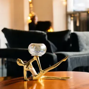 Porte-bougie en or de style indien, design féminin, élégant accessoire de décoration pour la maison, idéal pour centre de table - Product Image 3