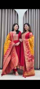 Fournisseur direct d'usine Robes élégantes en Chanderi et en soie pure Vêtements ethniques faits à la main pour femmes Disponibles à un prix abordable - Product Image 5