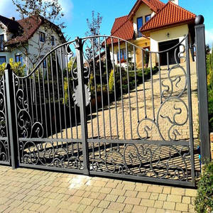 Puerta de hierro forjado personalizada para entrada privada construida por el proveedor de Vietnam utilizando métodos tradicionales y maquinaria moderna - Product Image 5