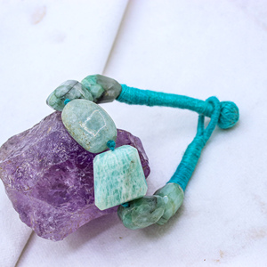 Memoria Jewels New Collection Natural Uneven Shaped Larimar Gemstone <b>Chakra</b> Healing Thread <b>Bracelet</b> IGI Certified Rajasthan - Product Image 4