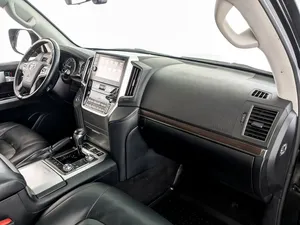 2019 LAND CRUIZER 200 SERIES <b>RESTYLING</b> 2 Low Mileage Sound Engine AUTOMATIC Transmission Panoramic roof lights Ready to - Product Image 2