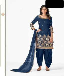 Vêtement ethnique tendance, Fox Georgette avec broderie et travail de miroir véritable, costume Punjabi Patiyala Salwar Kameez pour femmes - Product Image 1