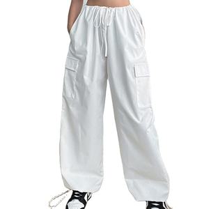 Cyberpunk high-tech : Tissus résistants aux intempéries et poches asymétriques pour une esthétique futuriste. pour femmes - Product Image 1