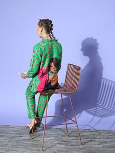 Superbe ensemble de pyjamas en poly rayonne vert imprimé graphique doux pour adultes-Cadeau parfait pour l'été et le printemps pour les femmes - Product Image 6