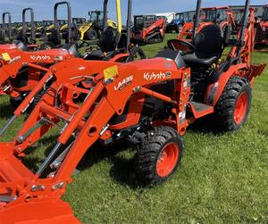 Tracteur agricole compact Kubota B2601 4x4 2024 - Polyvalent, fiable avec moteur, pompe et composants principaux du roulement - Product Image 4