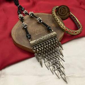 Ensembles de bijoux de qualité supérieure pour femmes Collection unique Différents modèles Colliers de luxe abordables pour Navratri, Occasions festives - Product Image 5