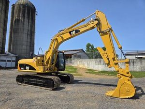 รถขุดตีนตะขาบ315C สำหรับแมวส่วนประกอบหลักได้แก่กระปุกเกียร์ปั๊มมอเตอร์เครื่องยนต์ - Product Image 3