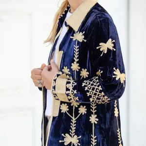 Handgefertigte Samt Suzani Kimono Kleider Samt Stickerei lange Jacke indische ethnische Bohème suzani boho traditionelle Blumen Kleider