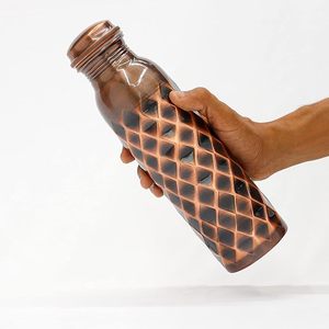 Bouteilles d'eau de luxe en cuivre pur 100% capacité 2L verres quotidiens de haute qualité thermiques élevés avec vis prix de gros - Product Image 6