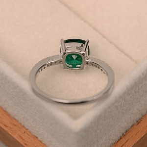 Bague empilable vintage minimaliste en argent sterling 925 pour femme, pierre coussin vert émeraude, diamant CZ, pierre de naissance de mai, mariage - Product Image 4