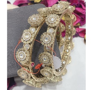 ชุดกำไลข้อมือสองคู่ประดับมอยส์ซาไนต์ ดีไซน์หรูหรา ทันสมัย สวยงาม ดูดีเหมือนทองคำ ประดับด้วยหิน AD เหมาะสำหรับงานปาร์ตี้ งานแต่งงาน สำหรับผู้หญิงและเด็กผู้หญิง โดดเด่นสะดุดตา - Product Image 2