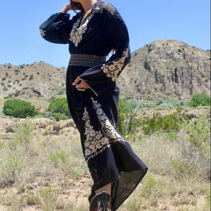 Vestido Casual de Algodón con Bordado Floral Hecho a Mano, Estilo Vintage de los Años 70, Corte en A, Cintura Natural, Bordado Folclórico de Rajastán y Europa del Este - Product Image 1