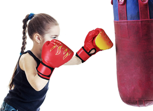 Guantes de Boxeo con Diseño Personalizado para Entrenamiento de Boxeo en Gimnasio, de Cuero Negro, con Logotipo Personalizado en PVC Rojo, con Cordones - Product Image 2