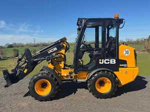 รถตักล้อ403 JCB Plus รถยกด้านหน้าเวที Agri V รถขนาดกะทัดรัดพร้อมห้องโดยสาร AC สำหรับการก่อสร้างและการเกษตร - Product Image 5