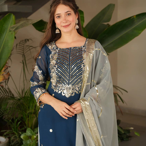 Ensemble élégant en géorgette avec broderie et sequins, doublure en coton, comprend un haut stylé, un pantalon palazzo et un dupatta pour une tenue ethnique gracieuse. - Product Image 1