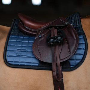 Tapis de selle anglais durable avec tissu matelassé rembourré doux pour un confort respirant Design OEM Tapis de selle équipement équestre - Product Image 2