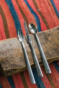 Vaisselle de luxe en acier inoxydable, design incroyable, espaces axés sur la qualité, sélectionnée par les chefs, fabriquée à la main, en relief, livraison immédiate en Inde, pour les fêtes - Product Image 5