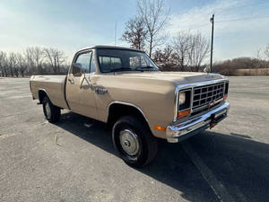 Dodge RAM 150 4WD Standard Cab Pickup Industriel OEM d'occasion de 1984 - Product Image 3