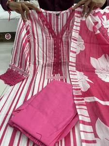 Costume Salwar en pur coton fait à la main d'Inde Qualité d'exportation Coupe confortable Caractéristiques Style vintage et broderie traditionnelle - Product Image 4