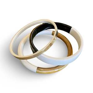 Conjunto de brazalete de moda de resina y cuerno de búfalo de agua natural hecho a mano - Product Image 1