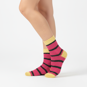 Chaussettes décontractées en laine chaude d'hiver pour femmes, longueur mi-mollet, compression douce, antidérapantes, logo tricoté, fabriquées en Turquie - Product Image 6