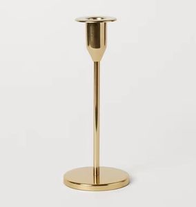 Precioso portavelas de latón en tono dorado para crear un ambiente acogedor con un toque de encanto antiguo - Product Image 3