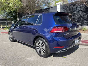 Voiture d'occasion de qualité et abordable, Volkswagen e-Golf SE 2017, conduite à gauche - Product Image 5