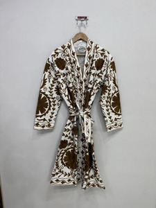Bata Larga para Mujer con Bordado Floral, Manga Larga, Cuello Camisero, Cierre con Cordón, 100% Algodón, Estilo Clásico Suave - Product Image 1