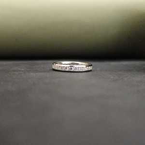 Anillo de Eternidad de Diamantes de Oro Sólido de 18 Quilates, Patrón Único, Unisex, Moderno, Certificado por IGI para Toda Ocasión - Product Image 2