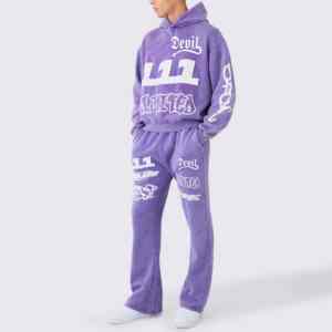 Chándal con estampado puff de inspiración de la moda, con textura de alta densidad, interior suave y un contorno moderno y suave. - Product Image 2