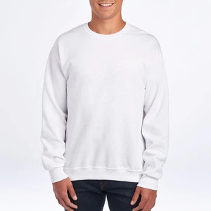 Diseñado con un ajuste estándar para hombre, crea una sudadera de manga larga, gruesa, con cuello redondo, 100% algodón y forro polar. - Product Image 2