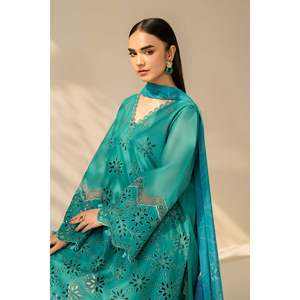 Conjunto de Traje Bordado para Mujer SF-4275 - Product Image 5