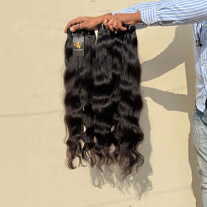 Extensions de cheveux Remy indiens crus à cuticule alignée, paquets de cheveux bouclés non traités avec style de vague naturelle, vente en gros - Product Image 1