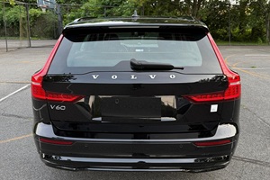 Vehículos Usados en Excelentes Condiciones: Volvo V60 Recharge T8 Polestar Engineered 2024, Disponibles para Envío - Product Image 4
