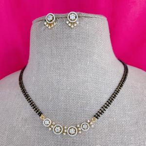 Ensemble de collier Mangalsutra à l'aspect moderne avec pierres CZ Ensemble élégant avec boucles d'oreilles pour un usage quotidien et un mariage pour les femmes - Product Image 1
