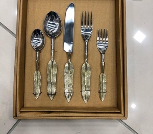 Meilleur Design Unique Lot de 5 couverts en acier inoxydable finition argent et or martelé Ensemble de couverts en métal élégant Boîte à couverts pour les fêtes - Product Image 6